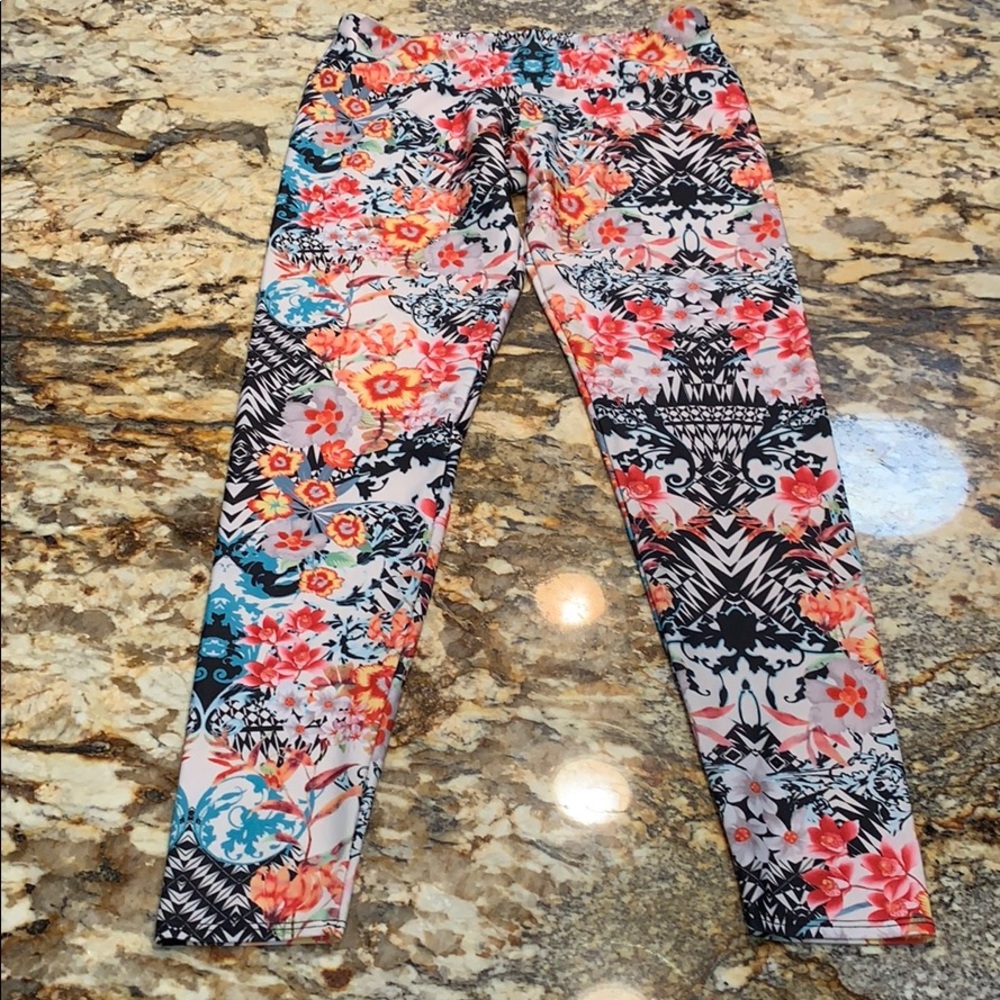 Onize leggings in size m/l